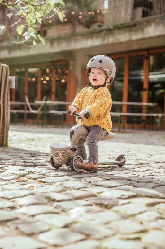 4897033966054-96605-SCOOTANDRIDE-Highwaykick-1-Lifestyle-2w1-Jezdzik-i-hulajnoga-z-zamykanym-schowkiem-1-5-lat-Brown-Lines-(47).webp