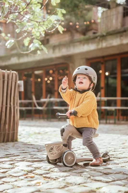 4897033966054-96605-SCOOTANDRIDE-Highwaykick-1-Lifestyle-2w1-Jezdzik-i-hulajnoga-z-zamykanym-schowkiem-1-5-lat-Brown-Lines-(48).webp
