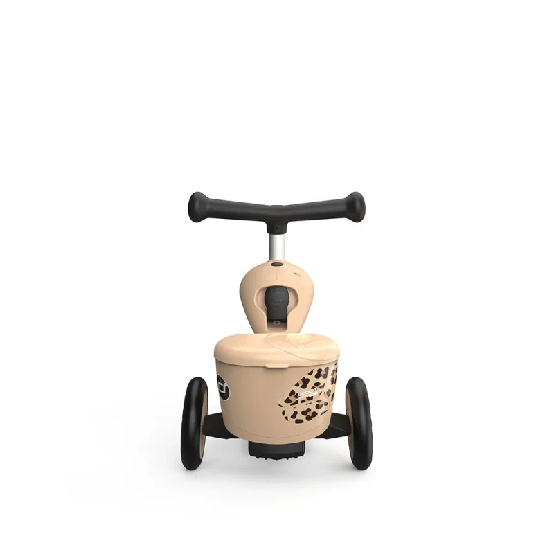 4897033966078-96607-SCOOTANDRIDE-Highwaykick-1-Lifestyle-2w1-Jezdzik-i-hulajnoga-z-zamykanym-schowkiem-1-5-lat-Leopard-(6).webp