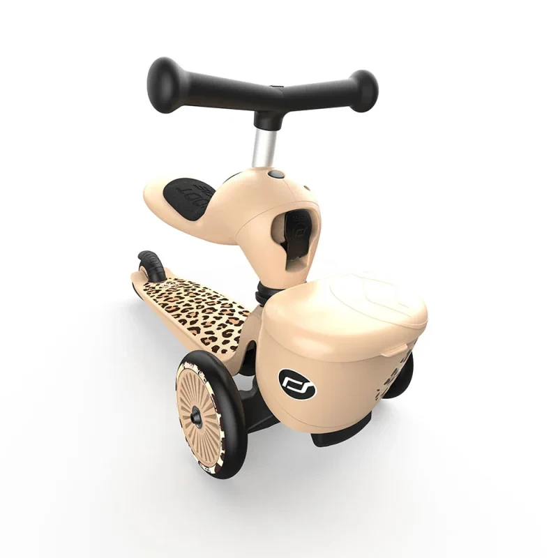 4897033966078-96607-SCOOTANDRIDE-Highwaykick-1-Lifestyle-2w1-Jezdzik-i-hulajnoga-z-zamykanym-schowkiem-1-5-lat-Leopard-(8).webp