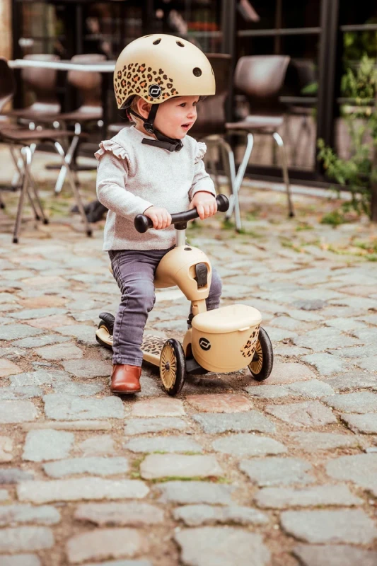 4897033966078-96607-SCOOTANDRIDE-Highwaykick-1-Lifestyle-2w1-Jezdzik-i-hulajnoga-z-zamykanym-schowkiem-1-5-lat-Leopard-(30).webp