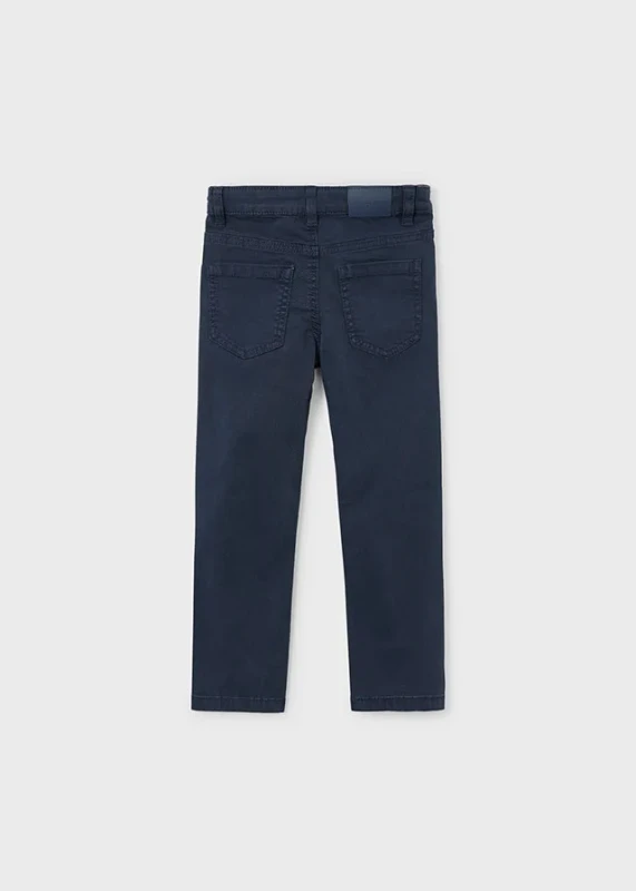 Slim Fit spodnie chłopięce Mayoral Basic z wieloma kieszeniami
