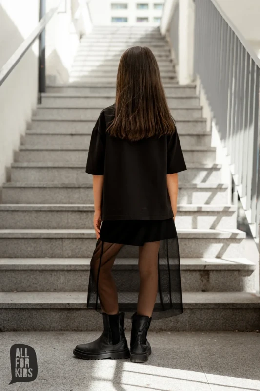 Stylowy t-shirt dziecięcy czarny z aniołkiem