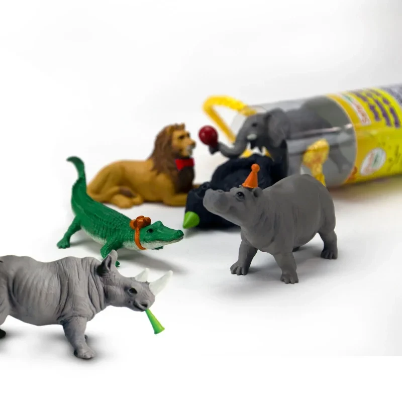 Lew w muszce – figurka Safari Ltd.
