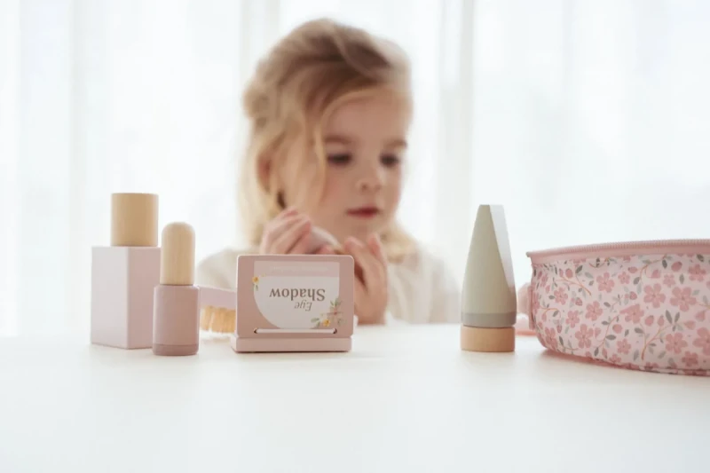 Drewniana kosmetyczka edukacyjna dla dzieci 3+