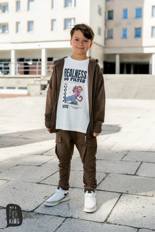 Modny T-shirt dla dzieci z nadrukiem retro