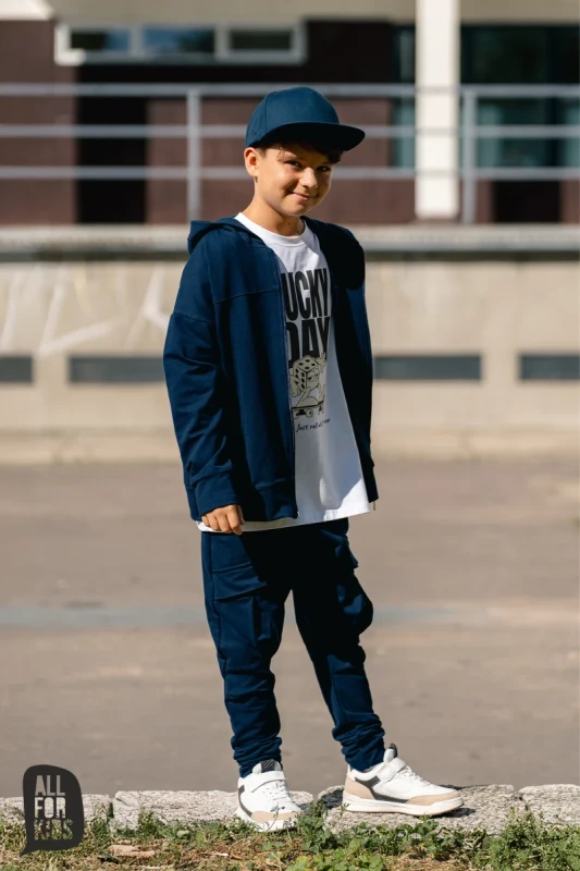 Modne spodnie dziecięce z praktycznymi kieszeniami – All For Kids