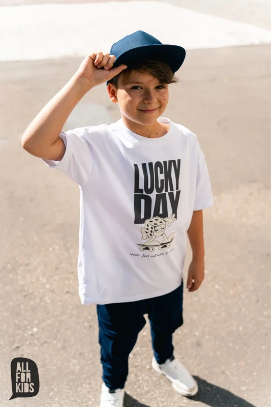 Modny T-shirt dla dzieci z nadrukiem LUCKY DAY