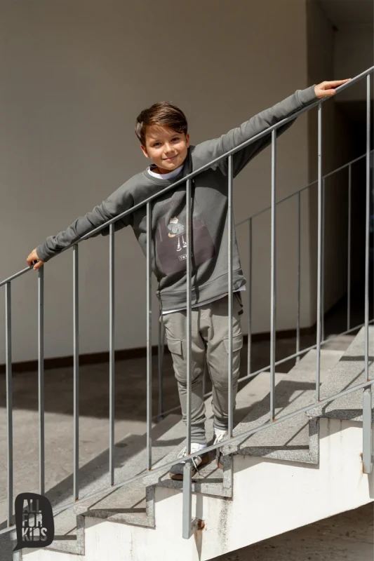 Modne spodnie dziecięce z praktycznymi kieszeniami – All For Kids