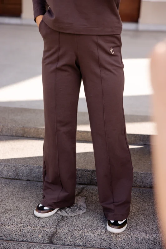 Elegancka bluza damska czekoladowa krótka