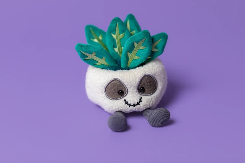 A6SKPL-Amuseables-Skull-Planter-Purple-Detail-Shot-2.webp