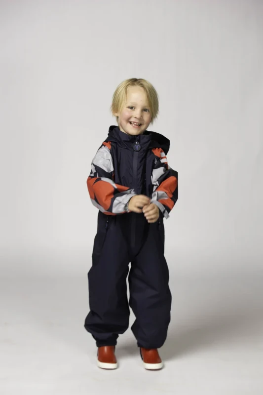 DD_AW25_Rainsuit_Buck_Studio (3).webp
