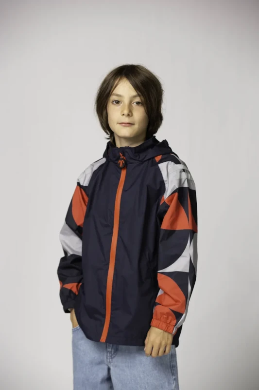 DD_AW25_Rainjacket_Buck_Studio (1).webp
