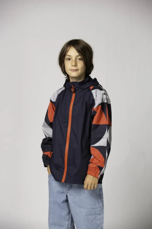 DD_AW25_Rainjacket_Buck_Studio (11).webp