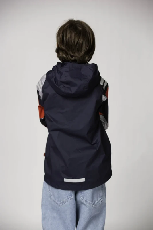 DD_AW25_Rainjacket_Buck_Studio (13).webp