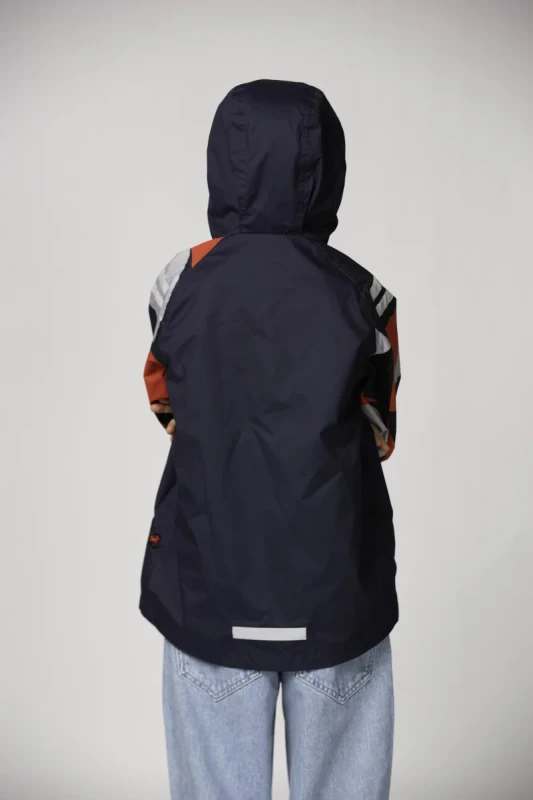DD_AW25_Rainjacket_Buck_Studio (14).webp