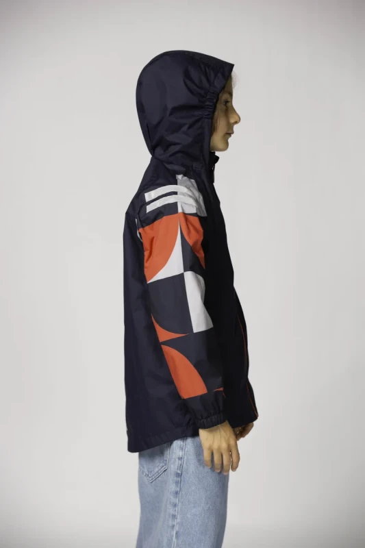 DD_AW25_Rainjacket_Buck_Studio (16).webp