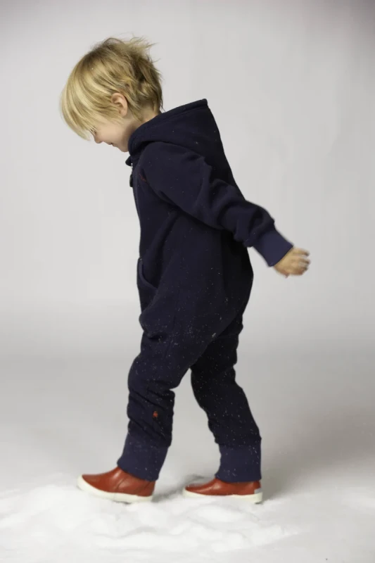 DD_AW25_Fleece Onesie_dark blue_Studio (9).webp