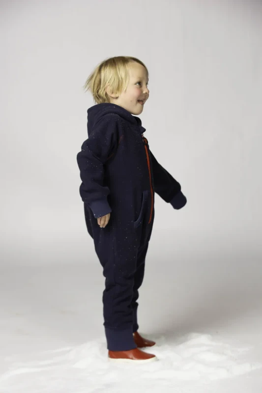 DD_AW25_Fleece Onesie_dark blue_Studio (10).webp
