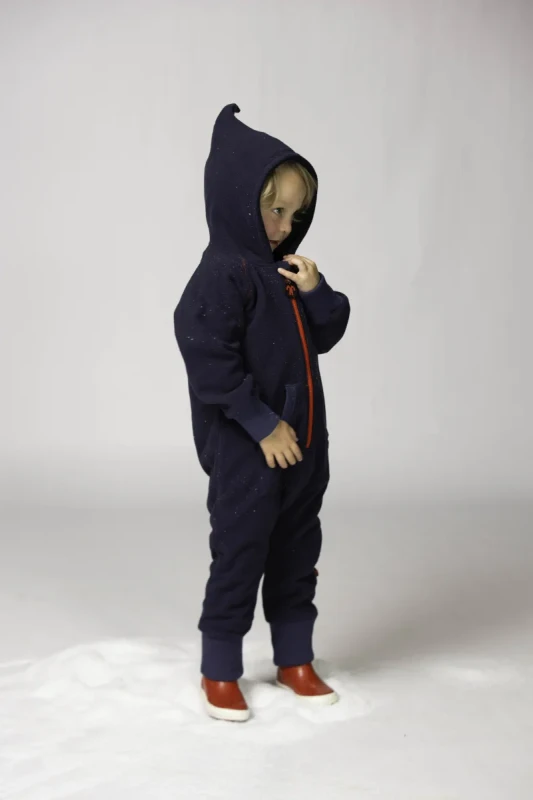 DD_AW25_Fleece Onesie_dark blue_Studio (11).webp