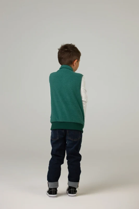 DD_AW25_Fleece Bodywarmer_dark green_Studio (12).webp