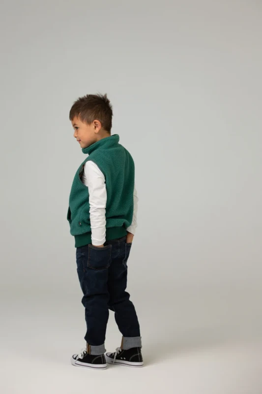 DD_AW25_Fleece Bodywarmer_dark green_Studio (16).webp