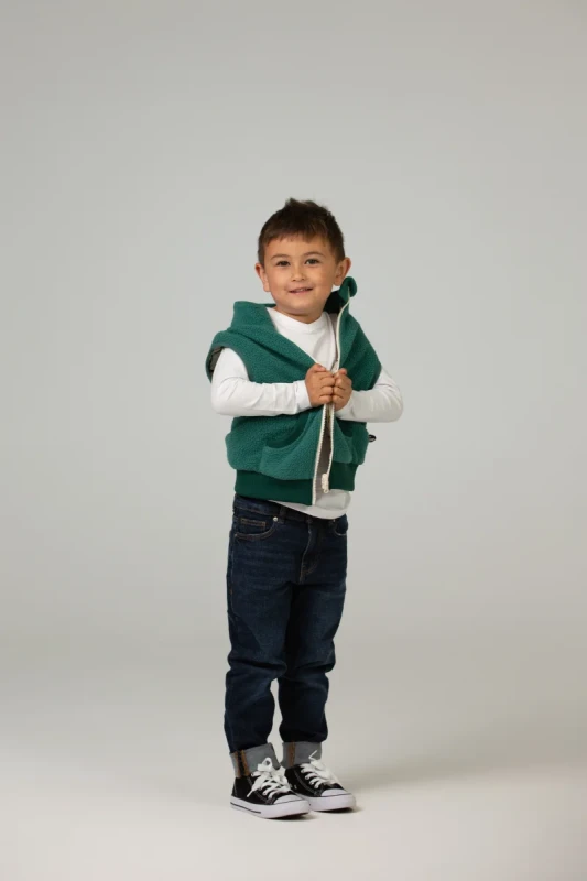 DD_AW25_Fleece Bodywarmer_dark green_Studio (22).webp