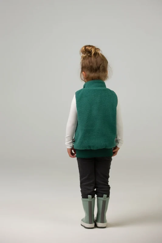 DD_AW25_Fleece Bodywarmer_dark green_Studio (30).webp