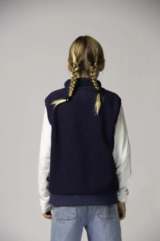 DD_AW25_Fleece Bodywarmer_dark blue_Studio (6).webp