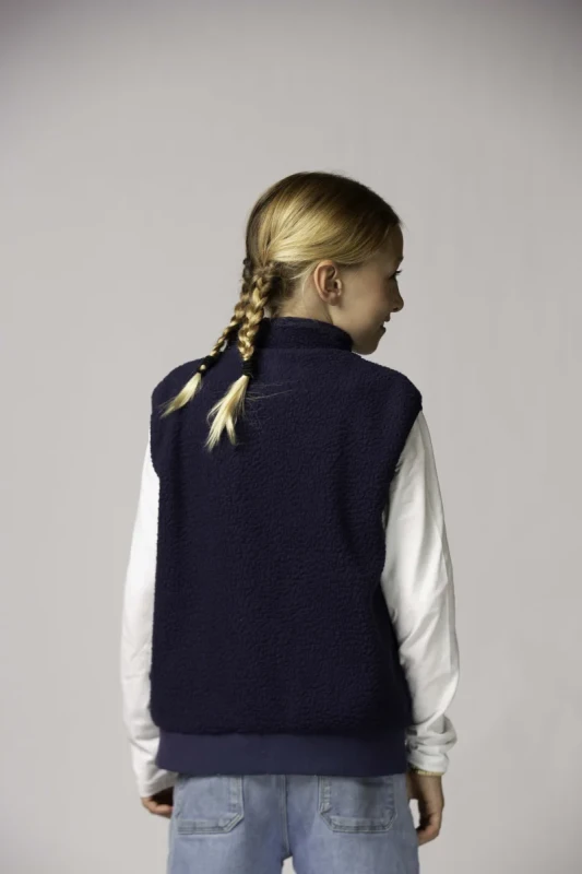 DD_AW25_Fleece Bodywarmer_dark blue_Studio (7).webp