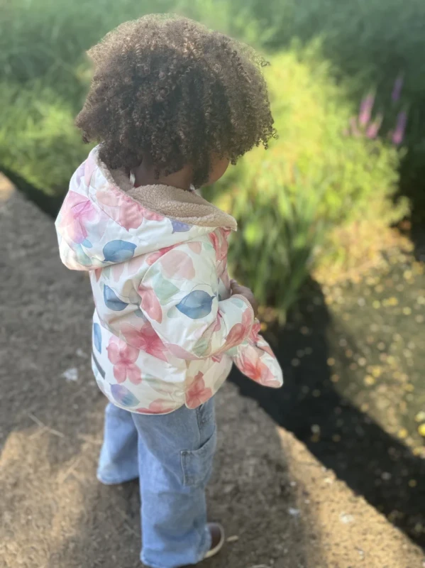DD_AW25_Babyjacket_Bliss_Lifestyle (21).webp