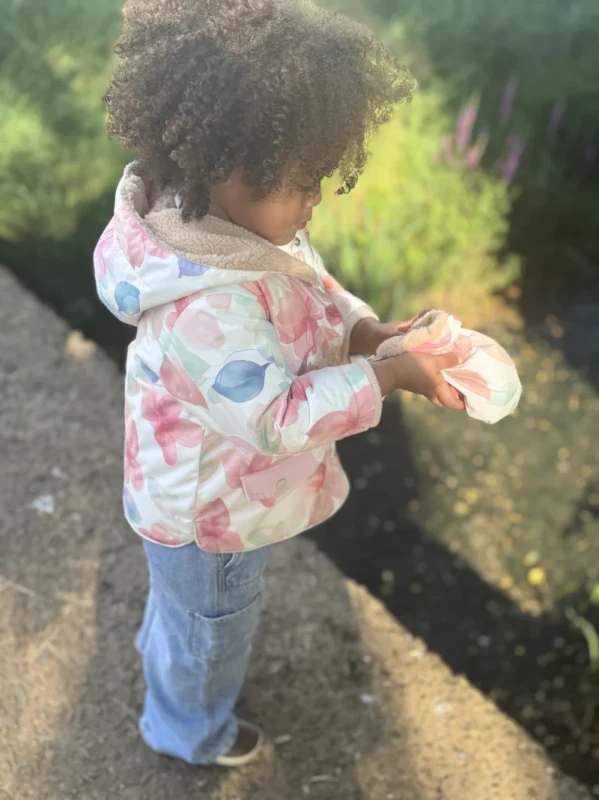 DD_AW25_Babyjacket_Bliss_Lifestyle (24).webp