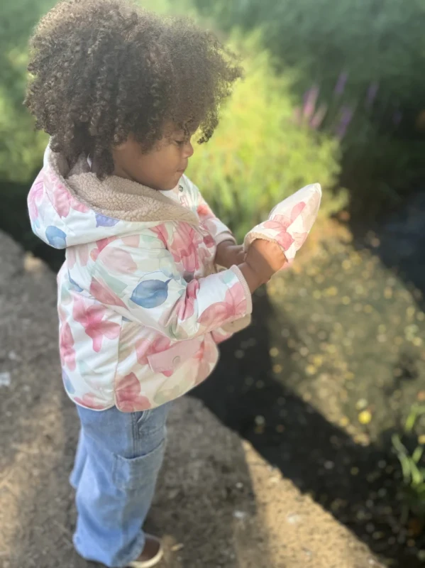 DD_AW25_Babyjacket_Bliss_Lifestyle (27).webp