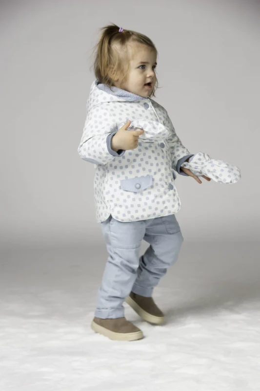 Kurtka dziecięca JACKIE – detal kaptura i podszewki teddy fleece