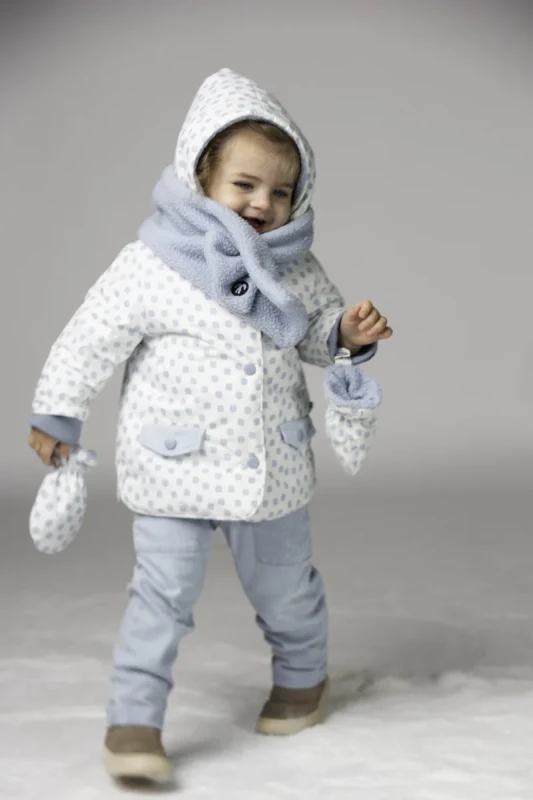 DD_AW25_Babyjacket_Jackie_Studio(5).webp