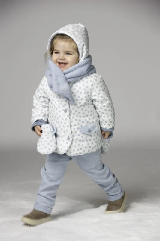 DD_AW25_Babyjacket_Jackie_Studio(6).webp