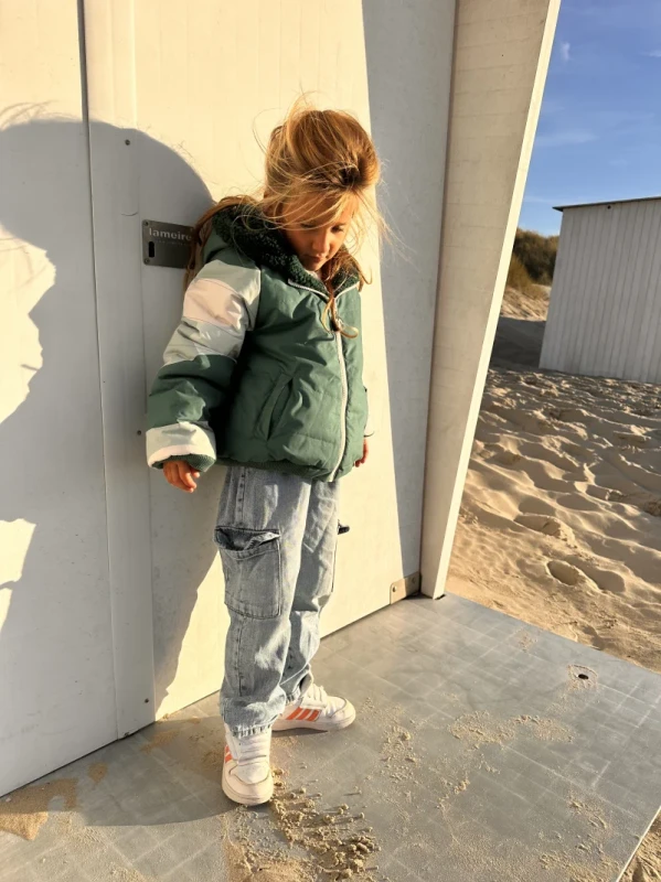 DD_AW25_Reversible Jacket_Breeze_Lifestyle (3).webp