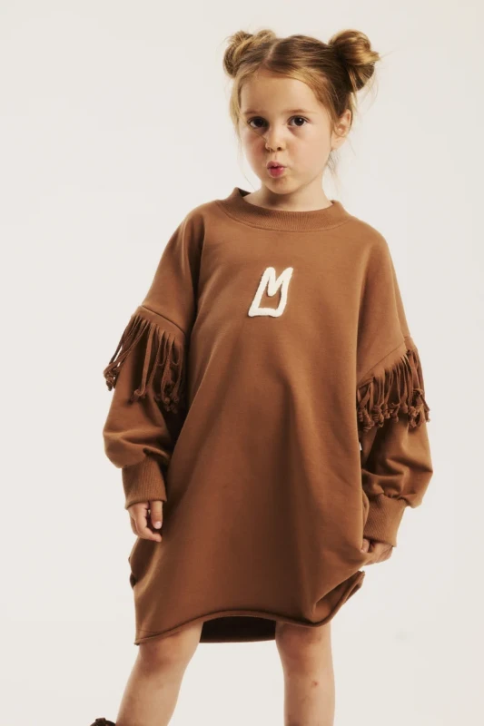 Sukienka Minikid BROWN FRINGE DRESS – tył sukienki z wsuwanymi kieszonkami
