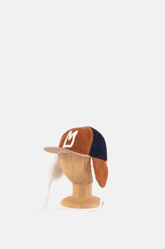 Czapka dziecięca BROWN PLUTO HAT Minikid – przód czapki z daszkiem