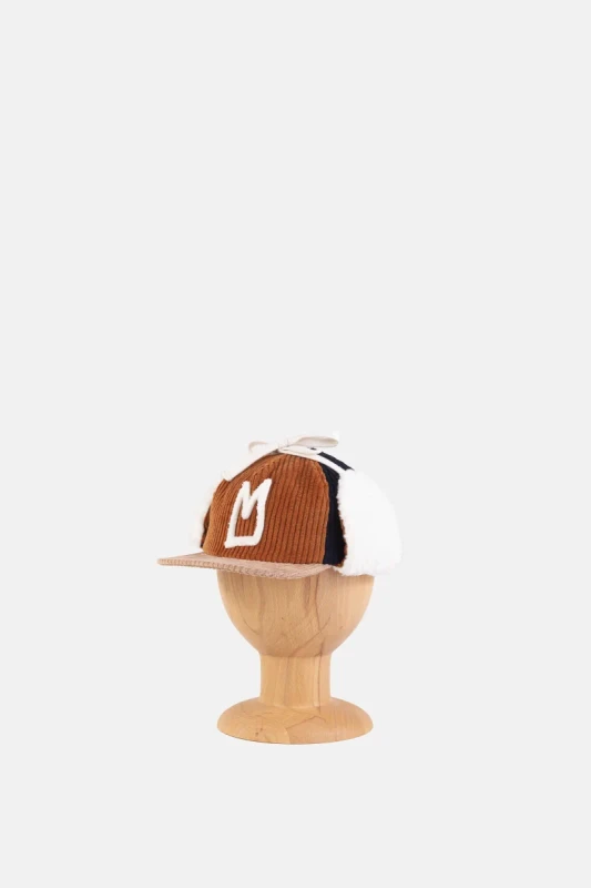 Polska czapka dziecięca Minikid – BROWN PLUTO HAT, miękki sztruks i baranek
