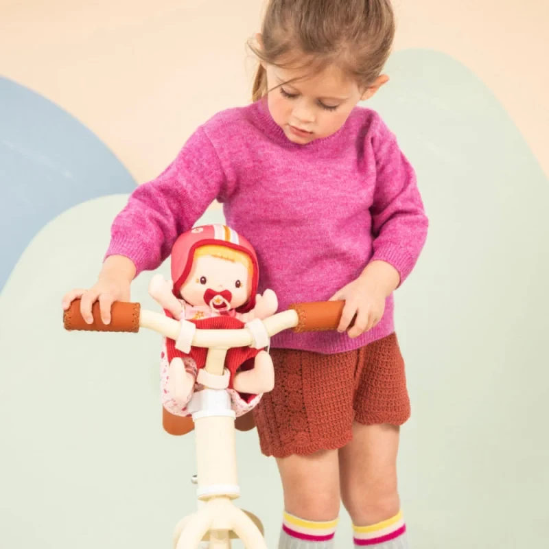 83633-5414834836332-Lilliputiens-Lalka-dzidziuś-w-foteliku-rowerowym-z-komforterem-i-kaskiem-Lena-18-m-plus- (13).webp