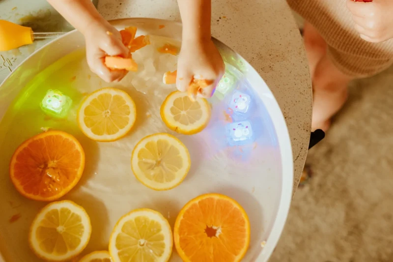Sensoryczna tacka do zabawy ciastoliną, piaskiem i wodą – Play Tray 2w1