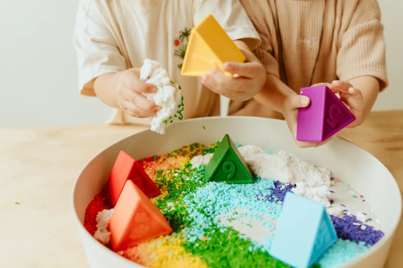 Jellystone-Tacka-sensoryczna-Play-Tray-Sage-2w1-pojemnik-kolor-zielony-polkabubu-24.webp