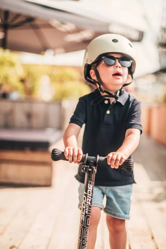 SCOOTANDRIDE-Kask-S-M-dla-dzieci-3-Ash-polkabubu-17.webp