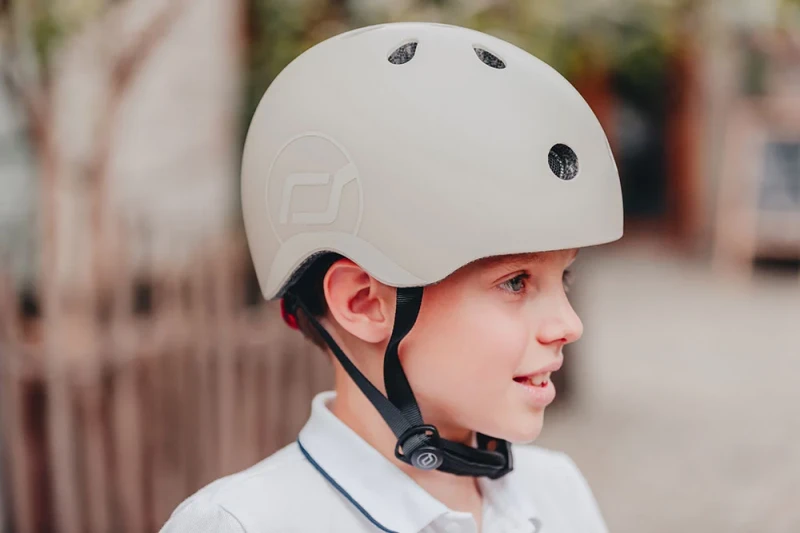 Ultralekki kask dziecięcy S-M z lampką LED