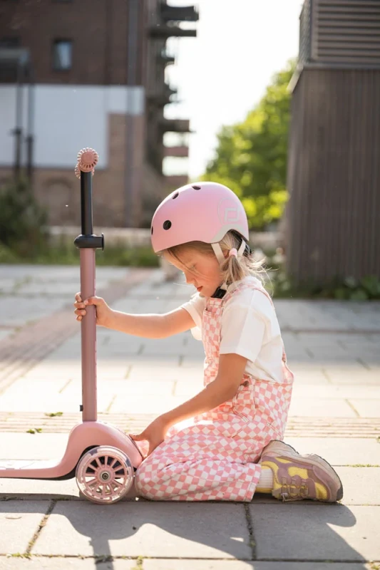 S00935-9120133009358-SCOOTANDRIDE-Highwaykick-3S-Hulajnoga-z-systemem-sterowania-2w1-i-kolkami-LED-skladana-3-Rose- (27).webp