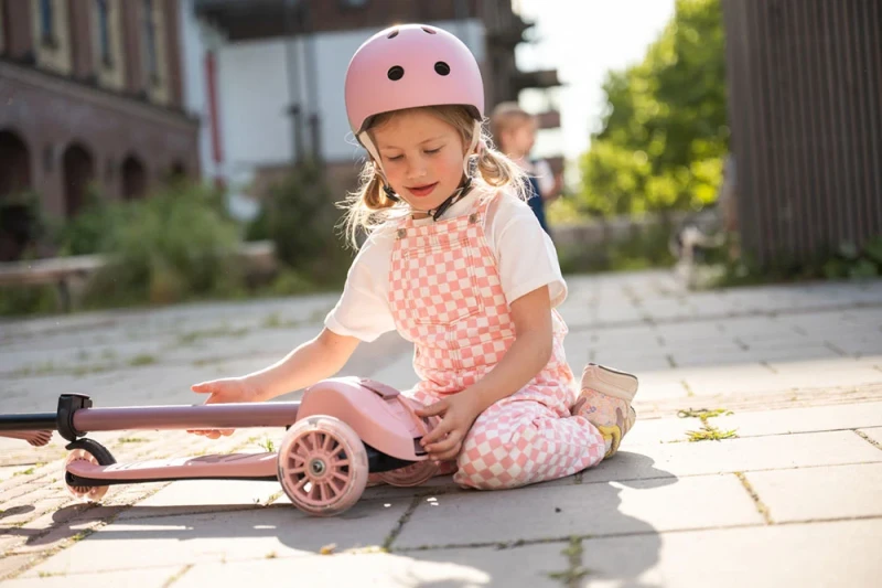 S00935-9120133009358-SCOOTANDRIDE-Highwaykick-3S-Hulajnoga-z-systemem-sterowania-2w1-i-kolkami-LED-skladana-3-Rose- (29).webp