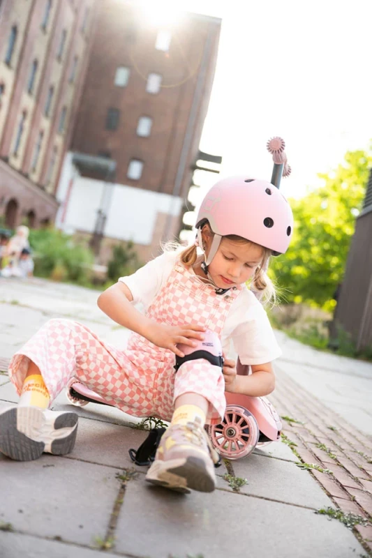 S00935-9120133009358-SCOOTANDRIDE-Highwaykick-3S-Hulajnoga-z-systemem-sterowania-2w1-i-kolkami-LED-skladana-3-Rose- (33).webp