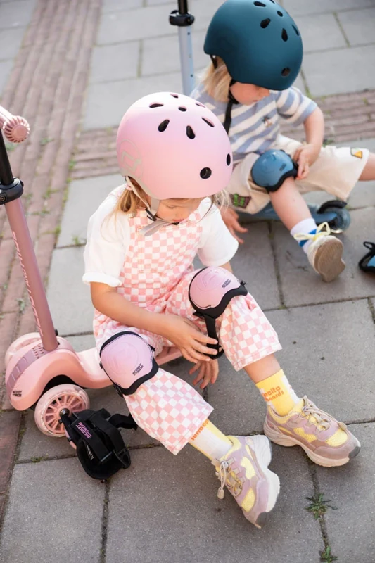 S00935-9120133009358-SCOOTANDRIDE-Highwaykick-3S-Hulajnoga-z-systemem-sterowania-2w1-i-kolkami-LED-skladana-3-Rose- (35).webp