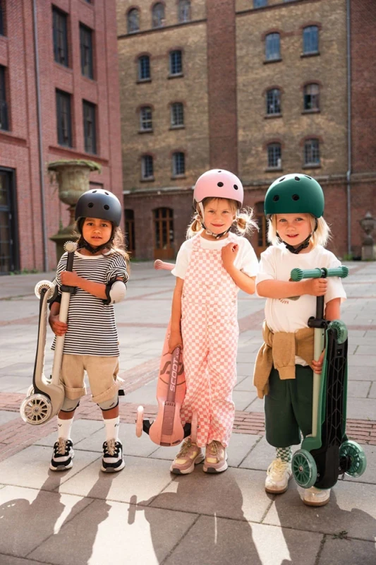 S00939-9120133009396-SCOOTANDRIDE-Highwaykick-3S-Hulajnoga-z-systemem-sterowania-2w1-i-kolkami-LED-skladana-3-Forest- (31).webp